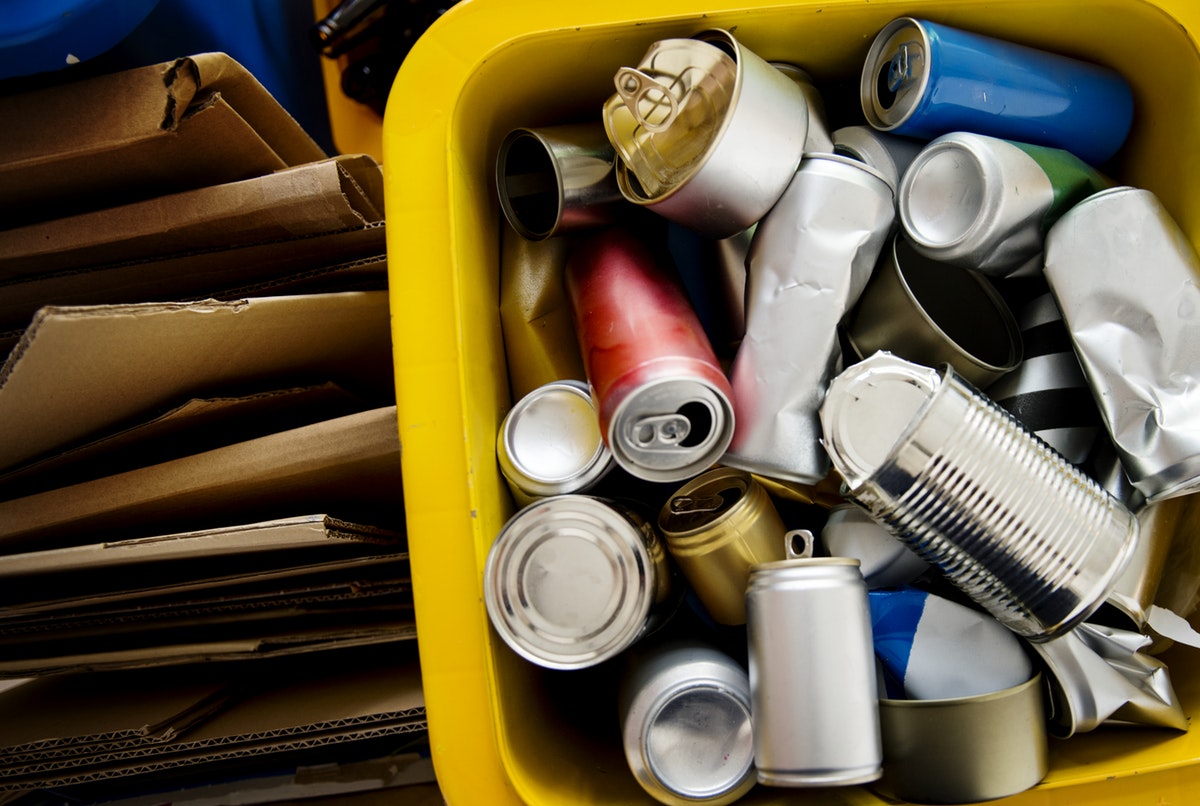 america-recycles-day-aluminum-cans-sorting